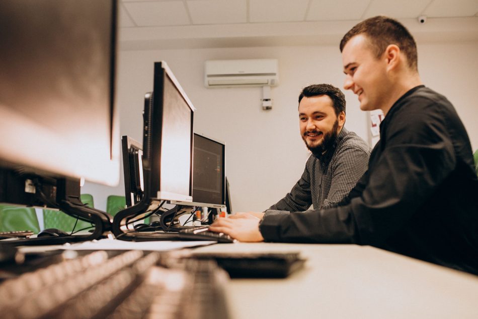 No cenário empresarial atual, a infraestrutura de TI (Tecnologia da Informação) desempenha um papel crucial no sucesso e na eficiência das operações. A escolha dos equipamentos certos pode fazer a diferença entre uma operação fluida e produtiva e uma cheia de desafios e interrupções. A locação de equipamentos de TI surge como uma solução estratégica para empresas que buscam flexibilidade, economia e acesso à tecnologia de ponta. Neste artigo, exploraremos como a Tecnocopy, a melhor locadora de impressoras e computadores de Brasília, localizada na Asa Norte, pode transformar sua infraestrutura de TI através da locação de equipamentos.